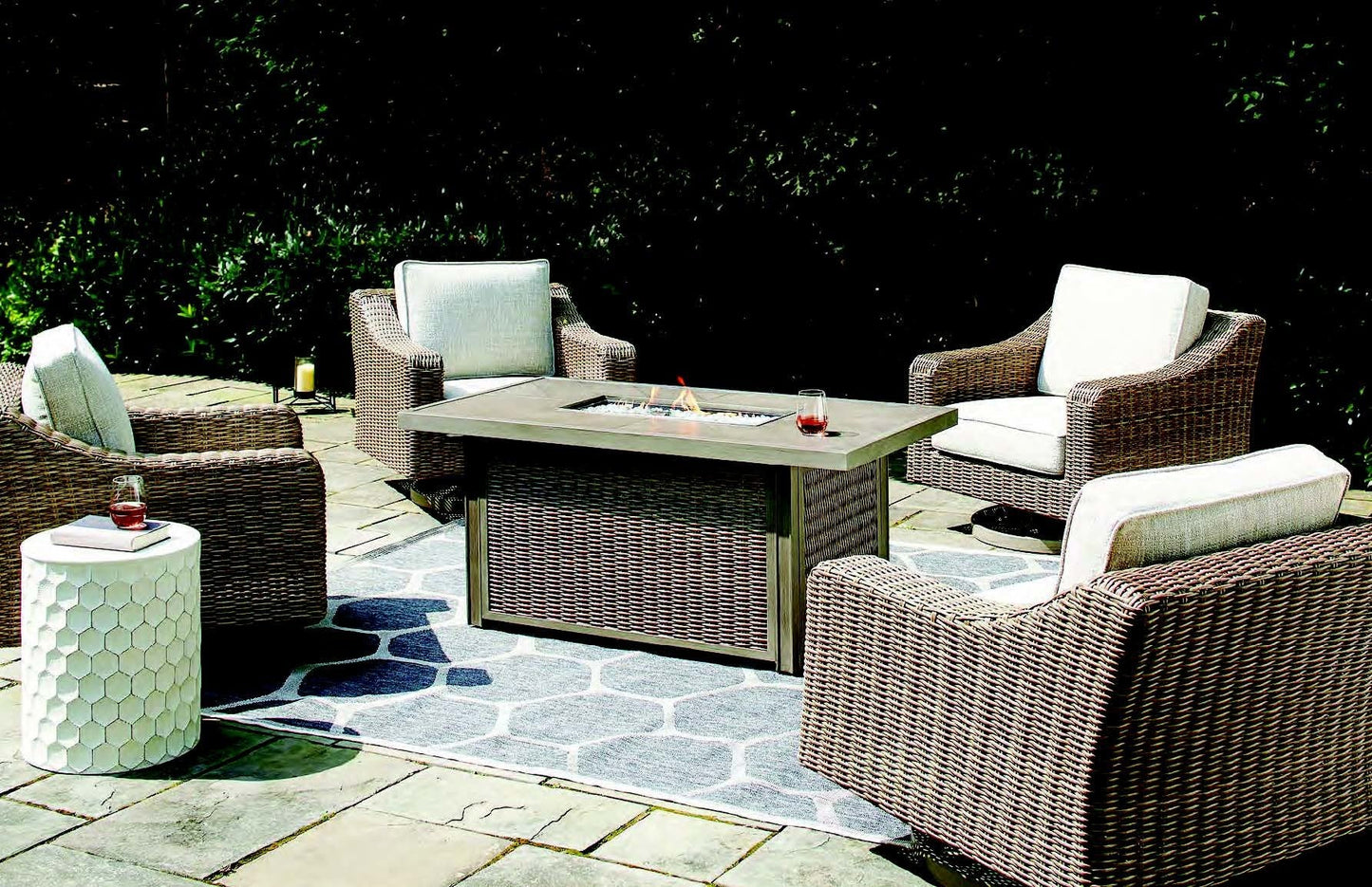 Beachcroft Swivel Lounge Chair (1/CN)