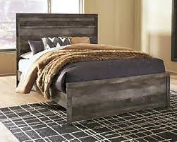 Wynnlow Queen Crossbuck panel headboard