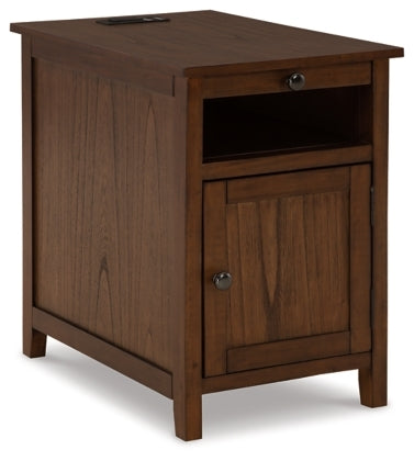 Treytown Chairside End Table (Warm Brown)