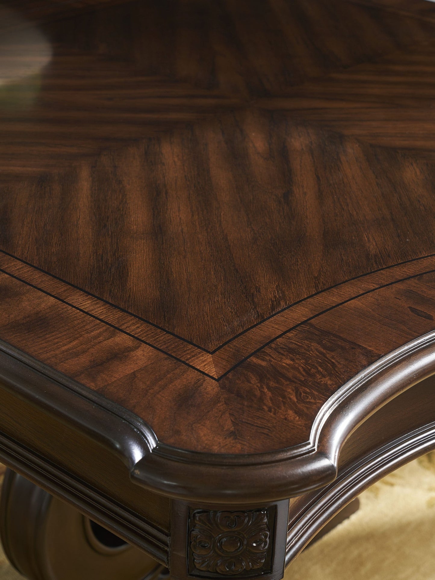 Royale 8pc Dining Set