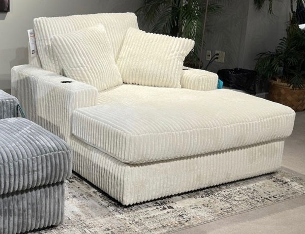 Lindyn Ivory Chaise