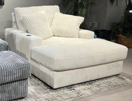 Lindyn Ivory Chaise