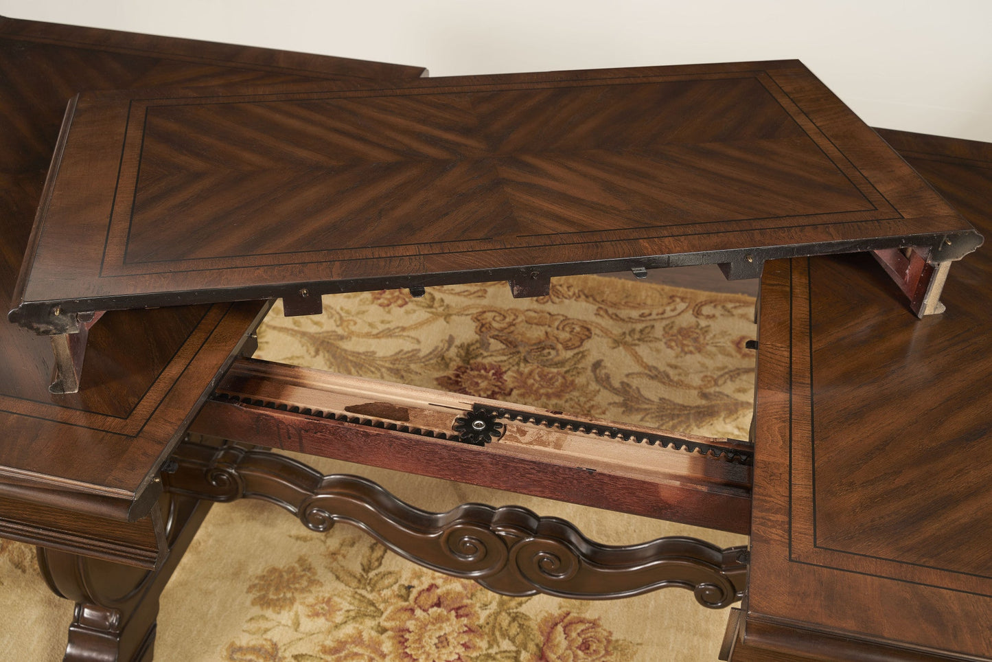 Royale Dining Table