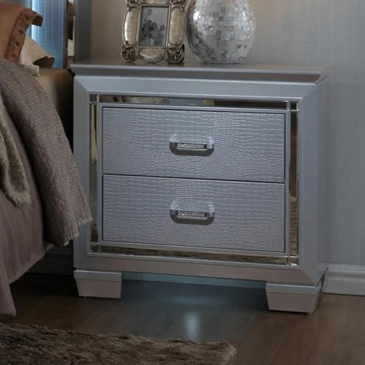 LILLIAN NIGHT STAND