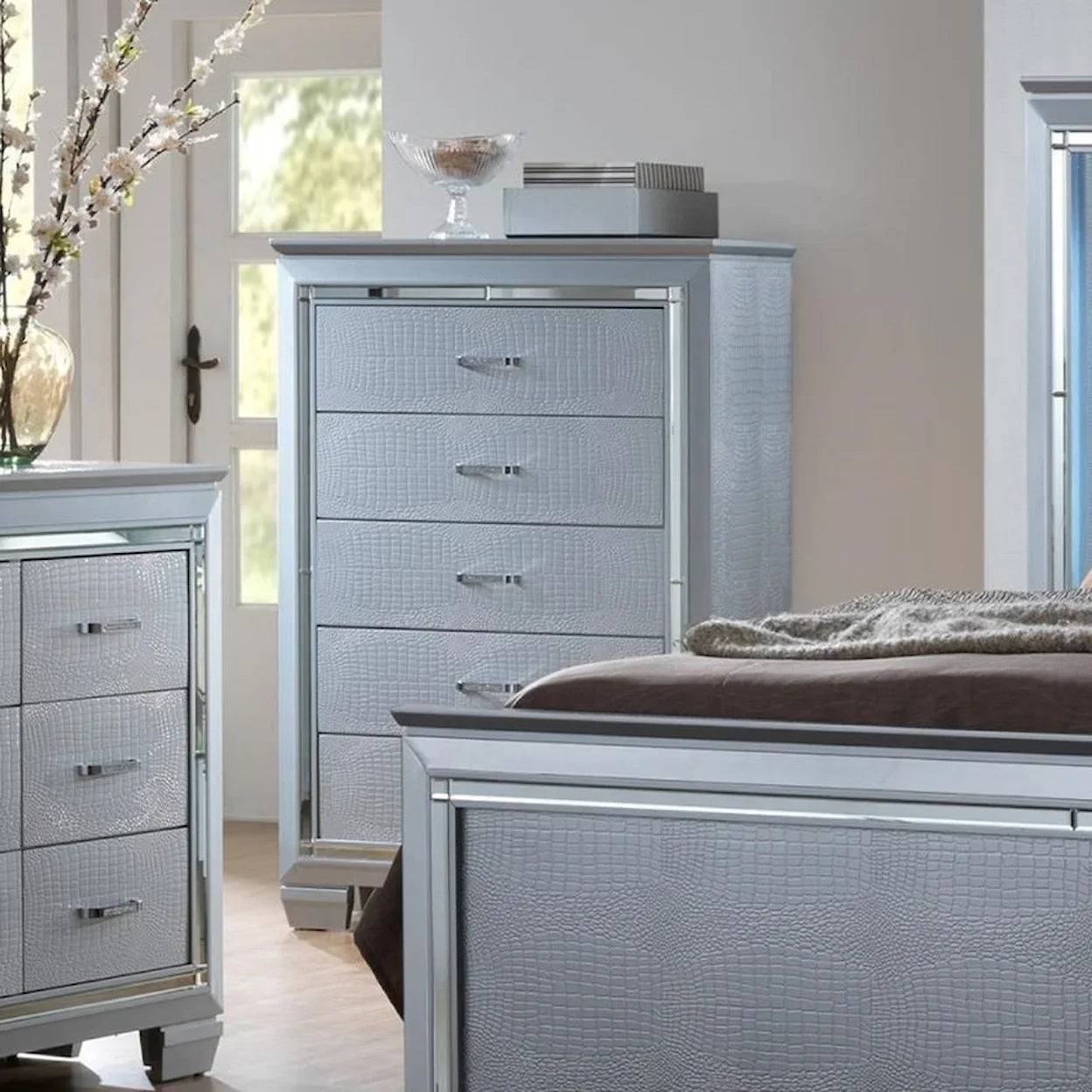 LILLIAN CHEST