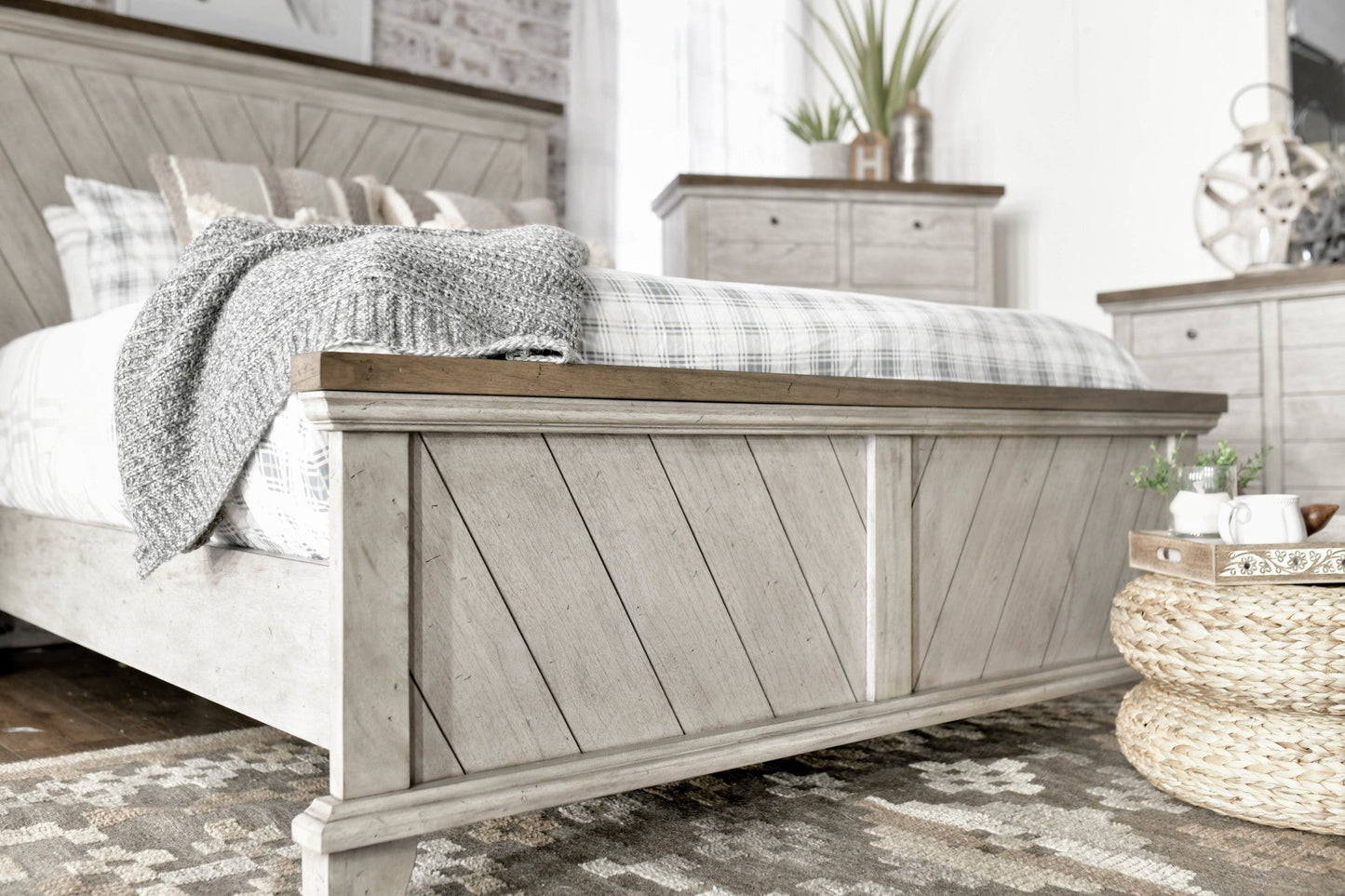 Bear Creek Queen Bed