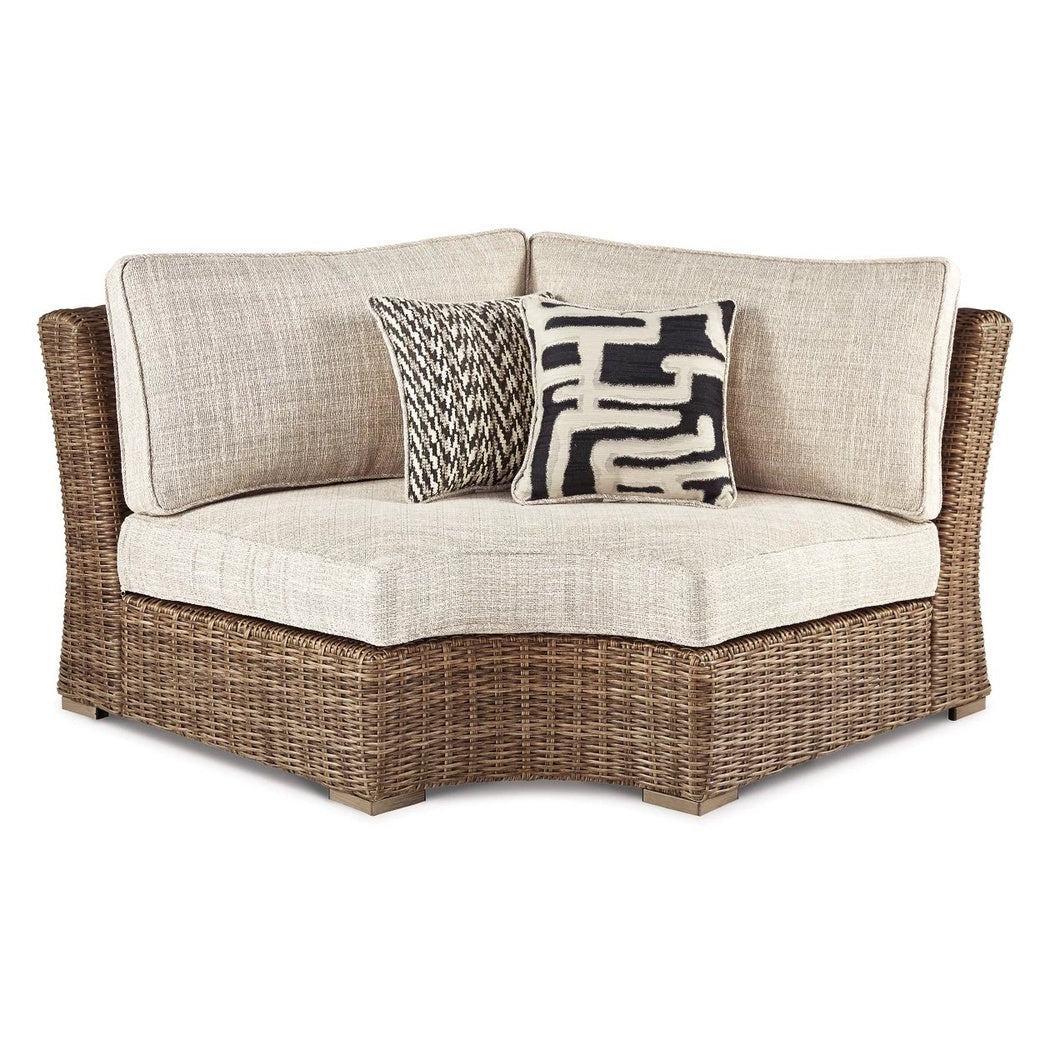 Beachcroft Curved Corner Chair w/Cushion