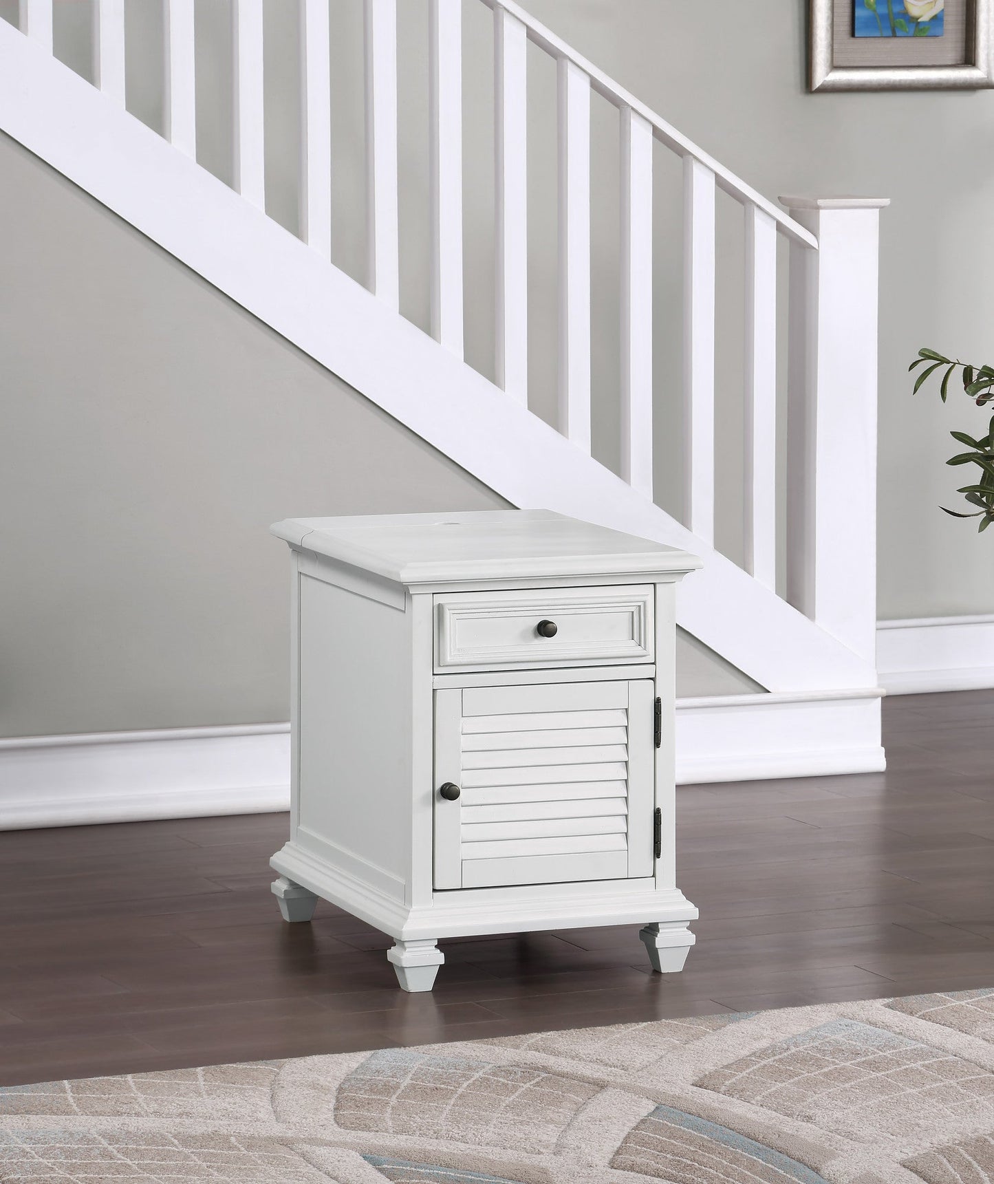 Charlestown Storage End W/ USB