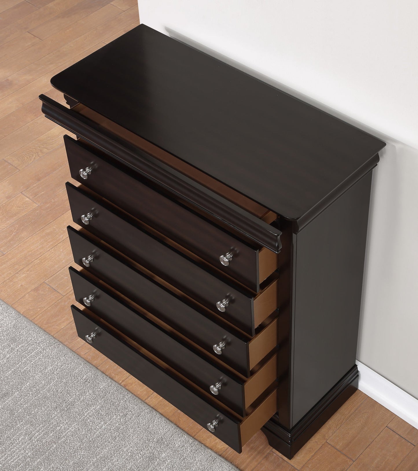Dominique Chest